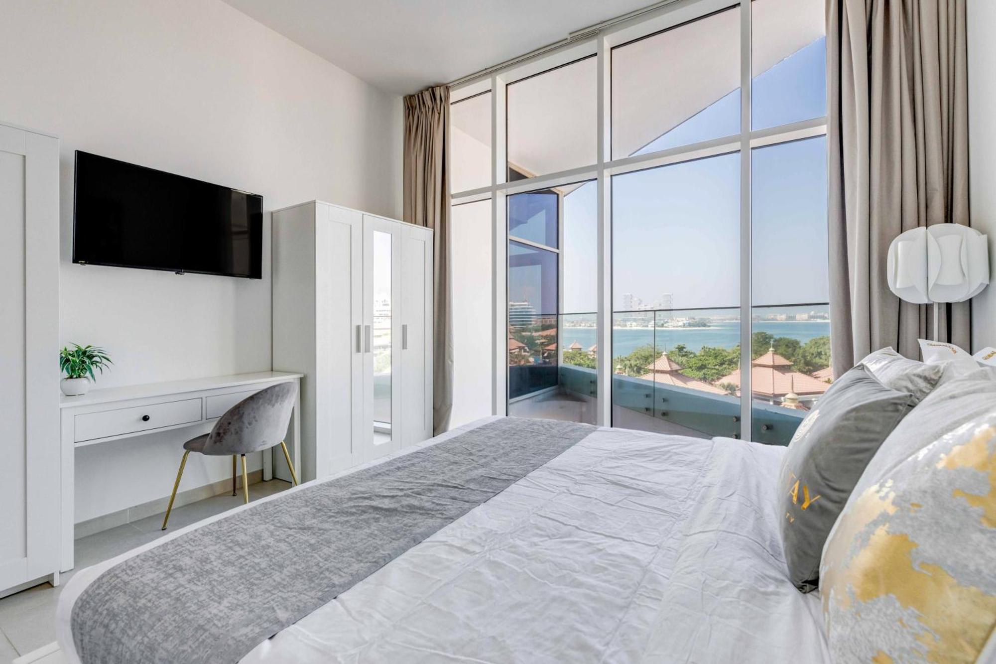 Luxury Azizi Mina Beachfront Apartments ดูไบ ภายนอก รูปภาพ