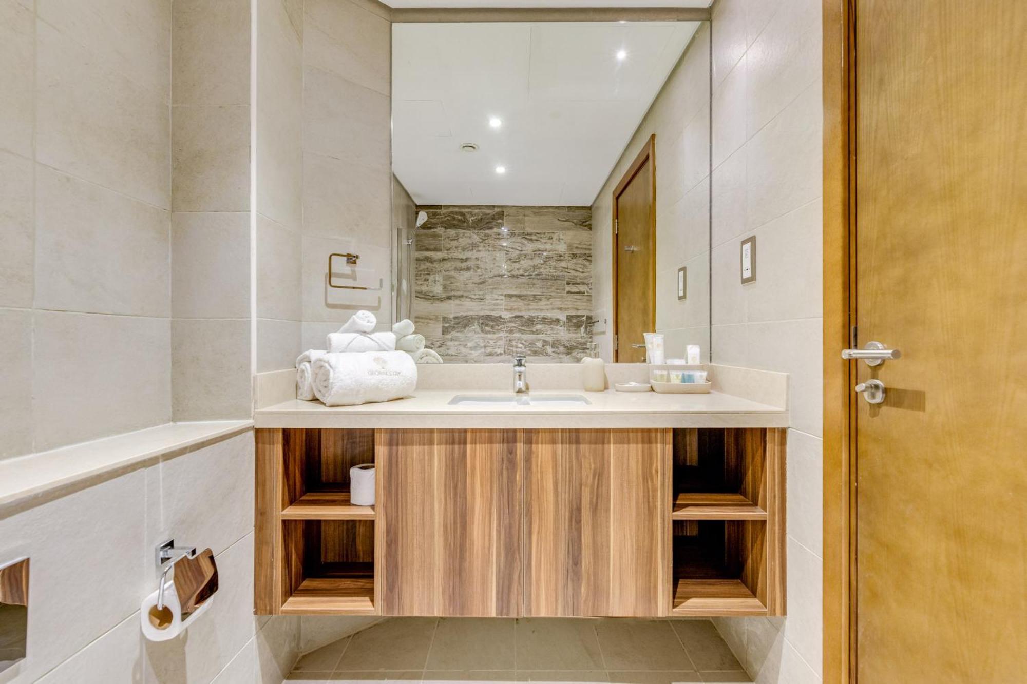 Luxury Azizi Mina Beachfront Apartments ดูไบ ภายนอก รูปภาพ